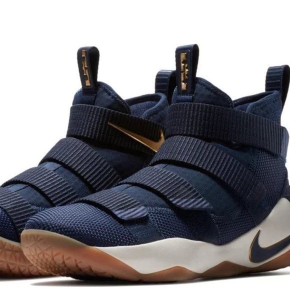 NIKE 897644-402 LEBRON ZOOM SOLDIER 11 SHOES SIZE 10.5  BASKETBALL NAVY BLUE - Picture 1 of 10